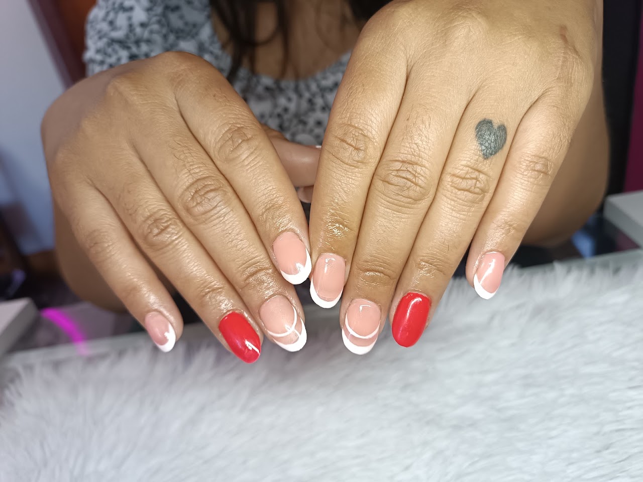 Esmaltado semipermanente realizado en Confía en el Proceso Beauty