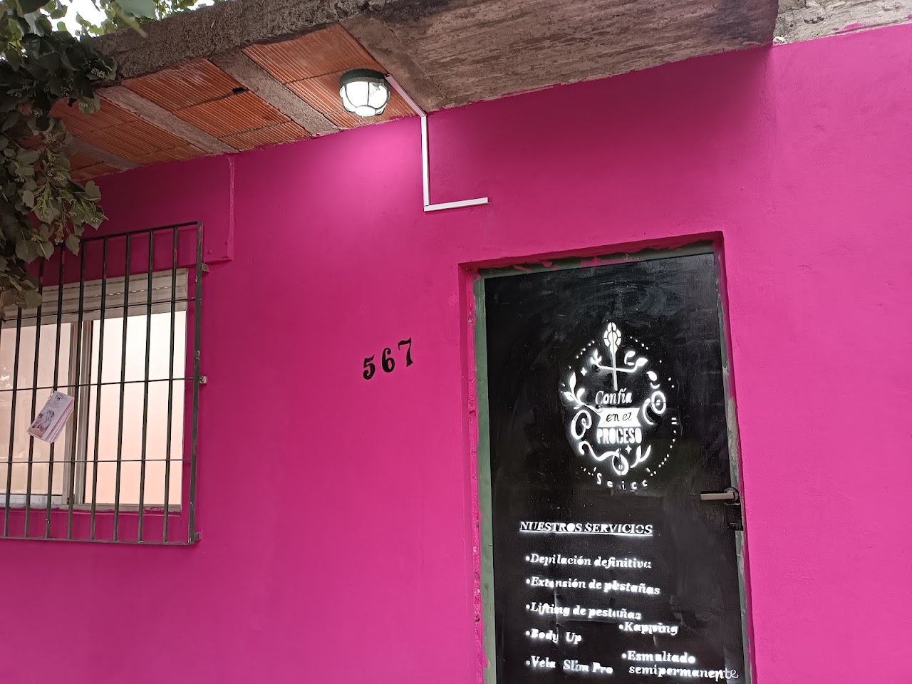 Frente del local Confía en el Proceso Beauty en Calle 5 567, Berazategui